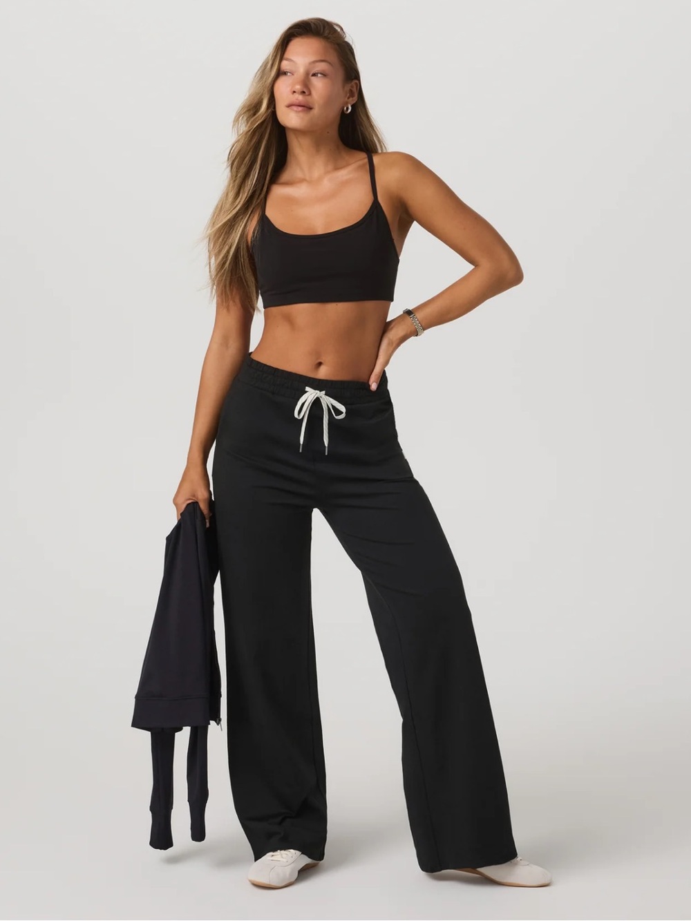 Vuori Halo Essential Wide Leg in Black - Picture 3 of 8
